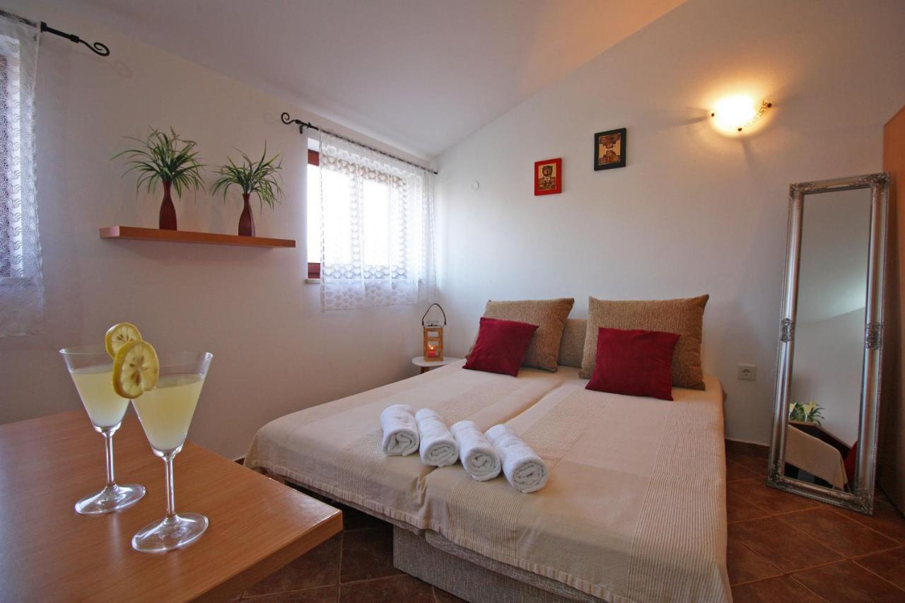 Brijunisol - 3 Apartments Top Position Near The Beautiful Beach Fazana Exterior photo