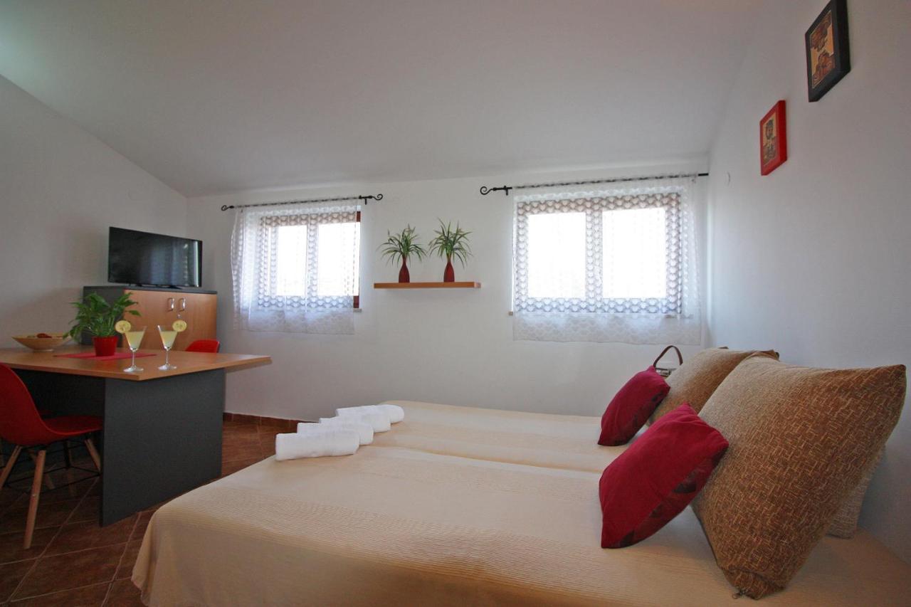 Brijunisol - 3 Apartments Top Position Near The Beautiful Beach Fazana Exterior photo