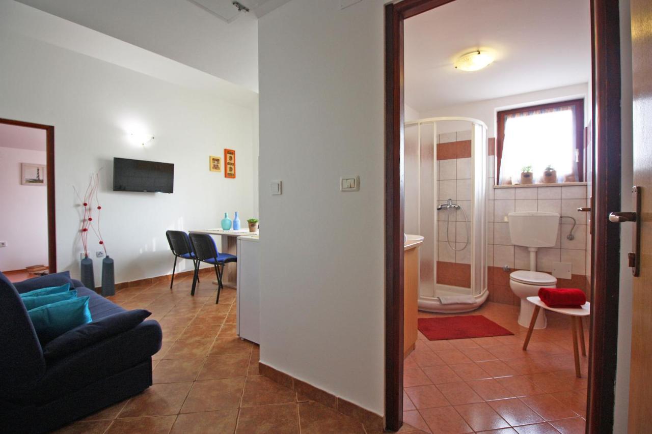 Brijunisol - 3 Apartments Top Position Near The Beautiful Beach Fazana Exterior photo