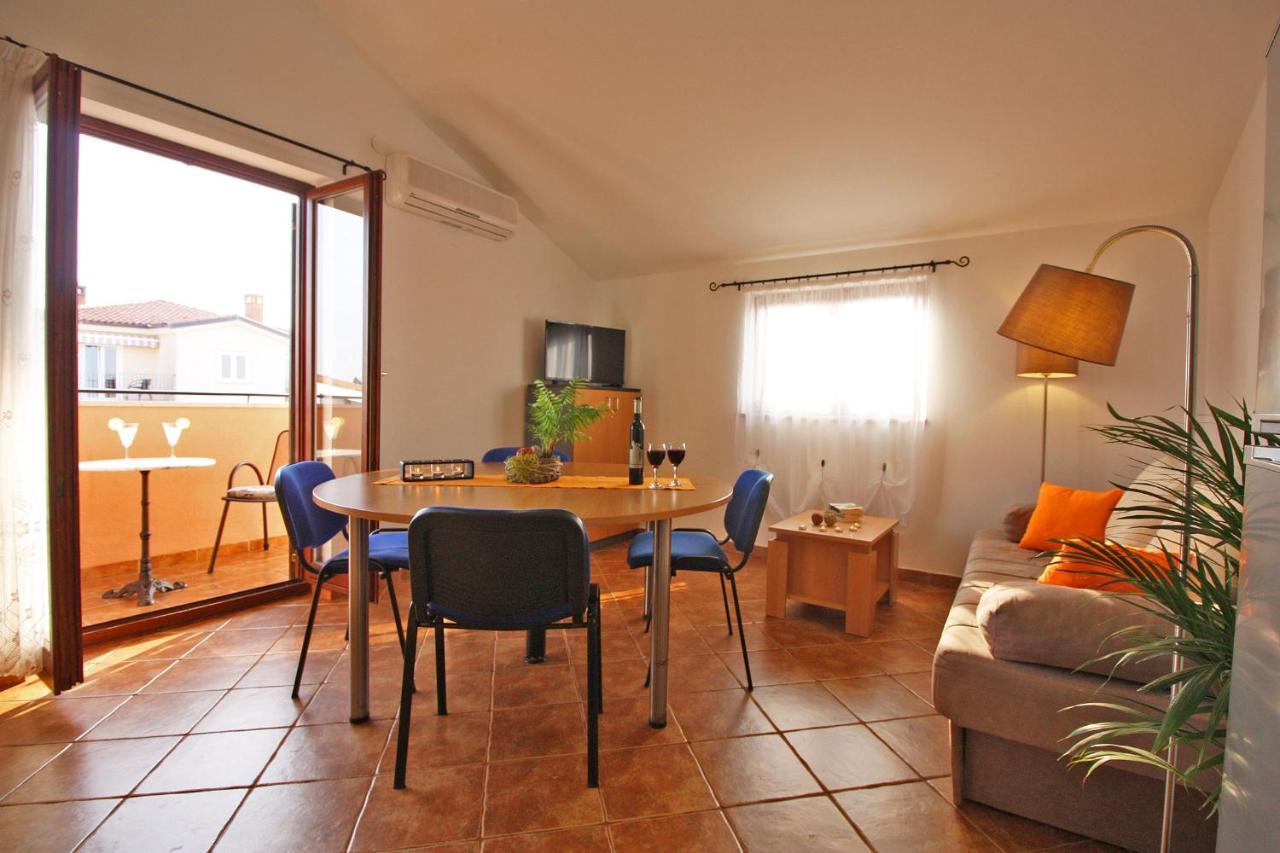 Brijunisol - 3 Apartments Top Position Near The Beautiful Beach Fazana Exterior photo