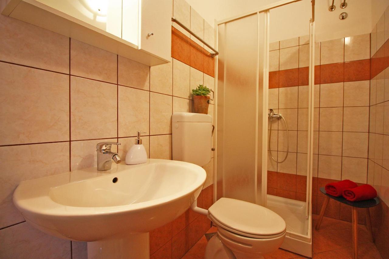 Brijunisol - 3 Apartments Top Position Near The Beautiful Beach Fazana Exterior photo